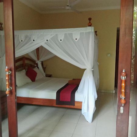 Pondok Aldi Hostel アメッド エクステリア 写真