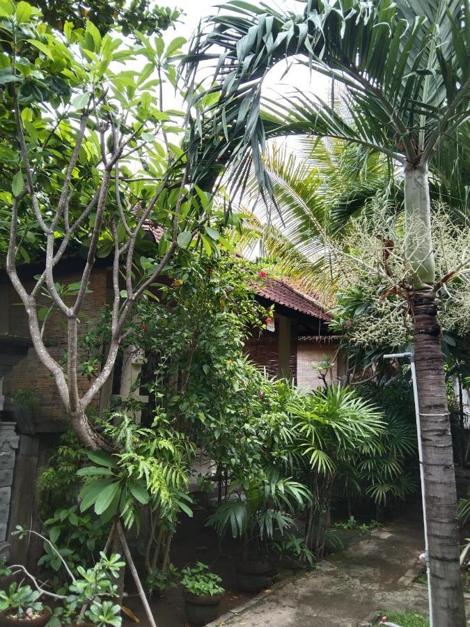 Pondok Aldi Hostel アメッド エクステリア 写真