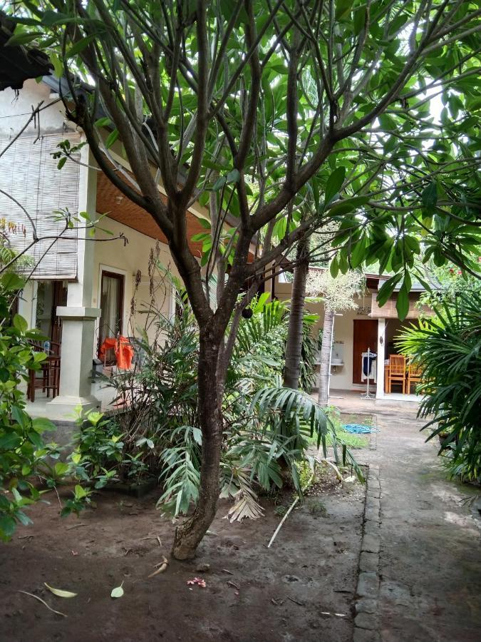 Pondok Aldi Hostel アメッド エクステリア 写真