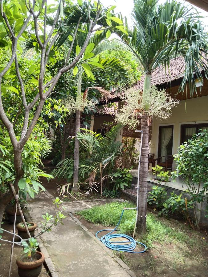 Pondok Aldi Hostel アメッド エクステリア 写真