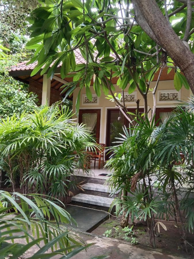 Pondok Aldi Hostel アメッド エクステリア 写真