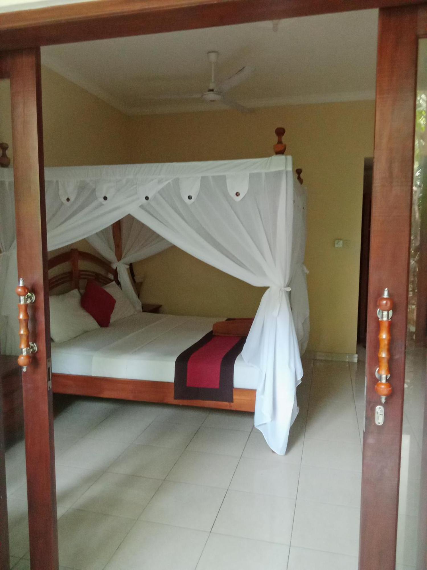 Pondok Aldi Hostel アメッド エクステリア 写真