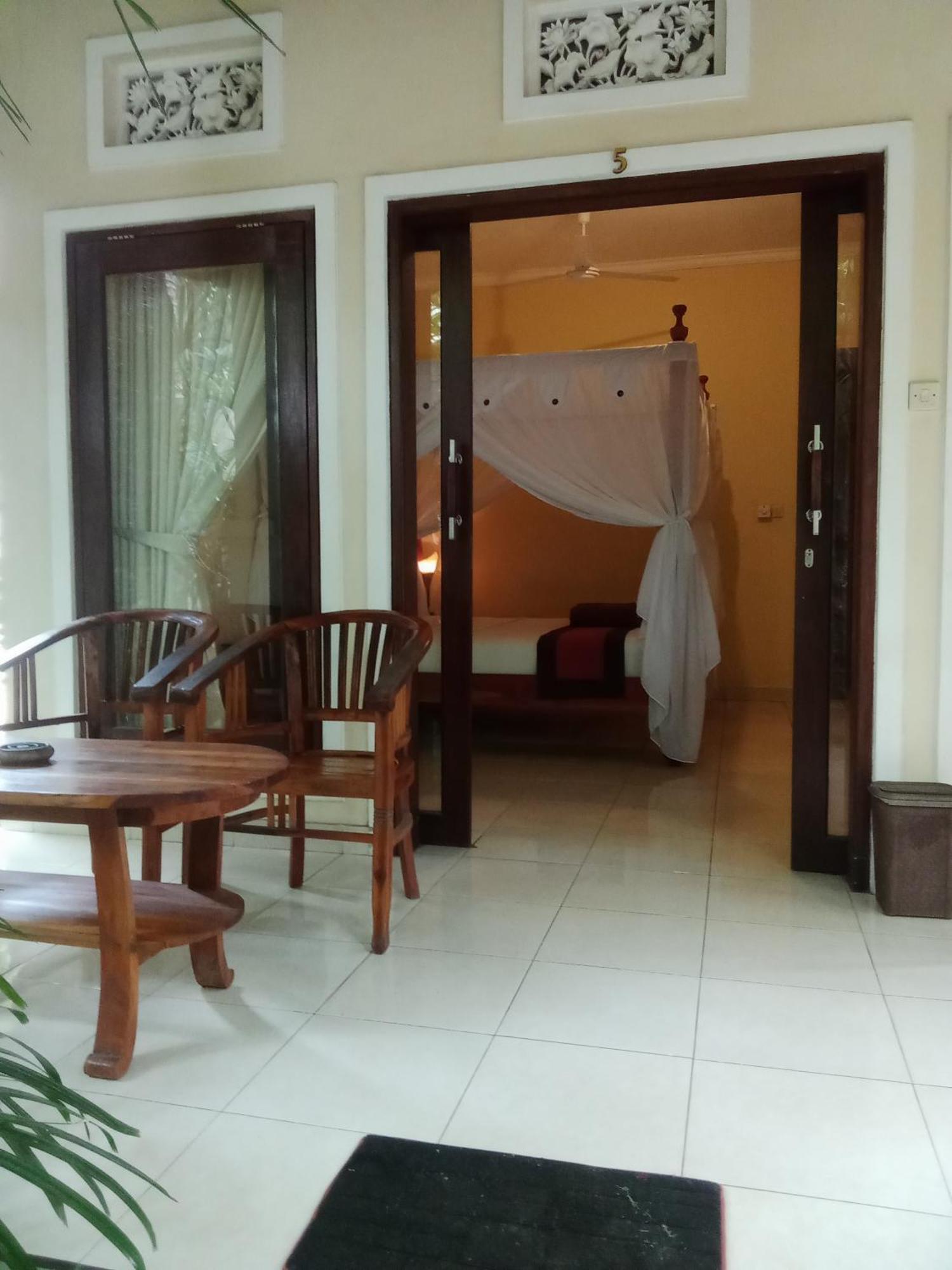 Pondok Aldi Hostel アメッド エクステリア 写真
