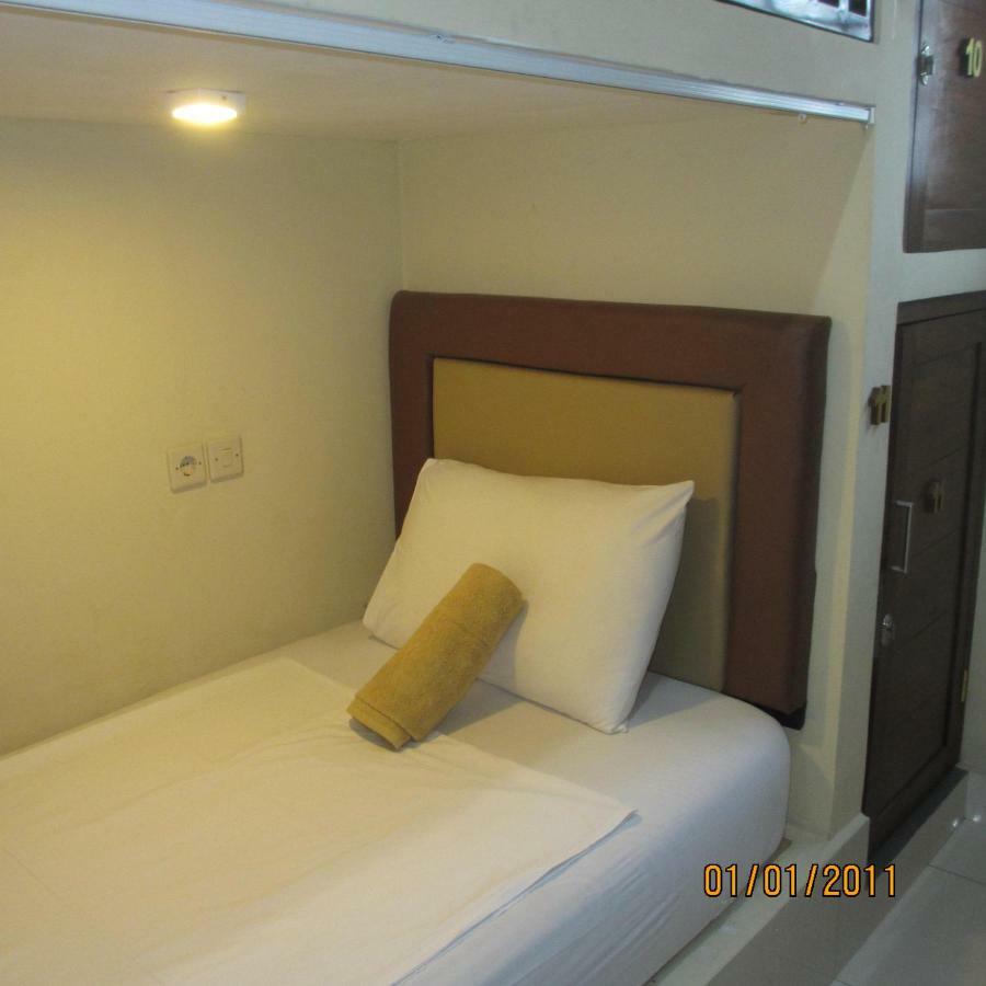 Pondok Aldi Hostel アメッド エクステリア 写真