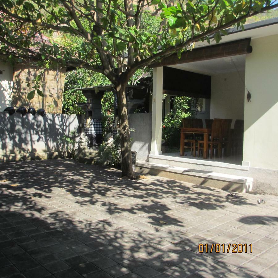 Pondok Aldi Hostel アメッド エクステリア 写真