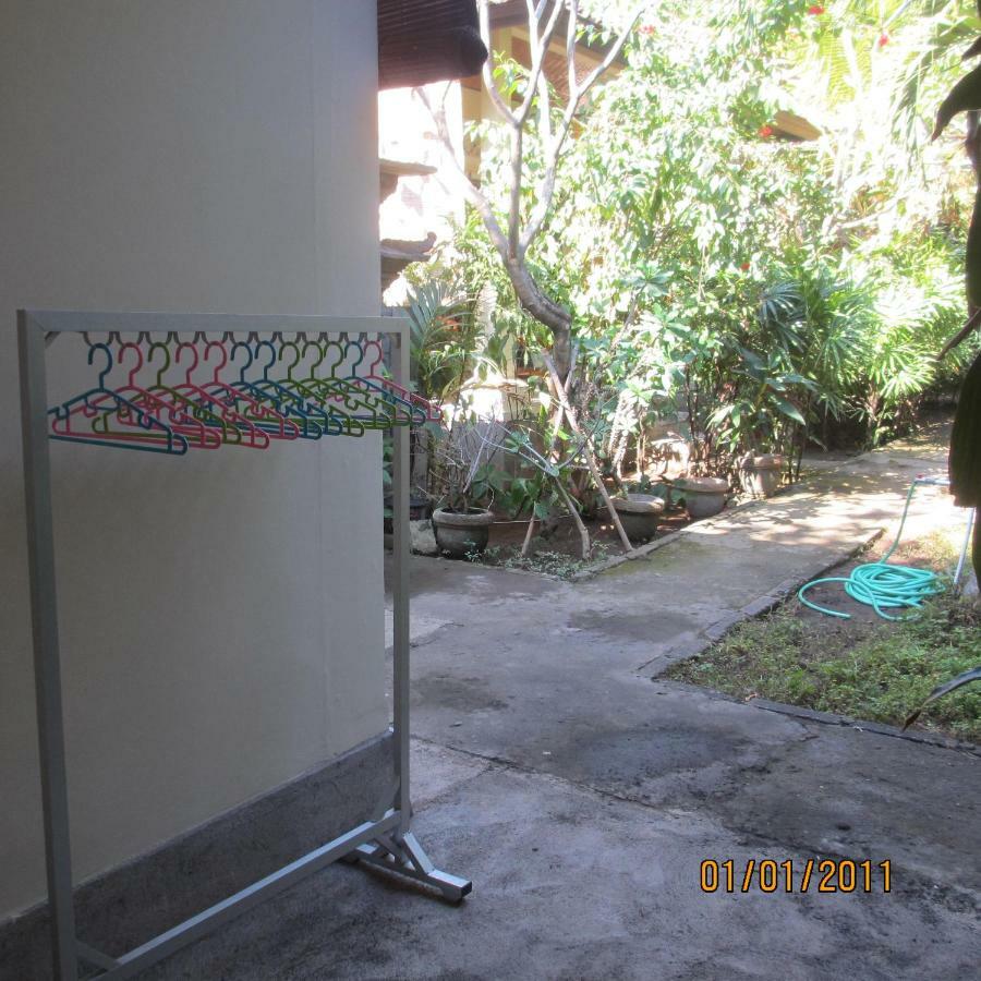 Pondok Aldi Hostel アメッド エクステリア 写真