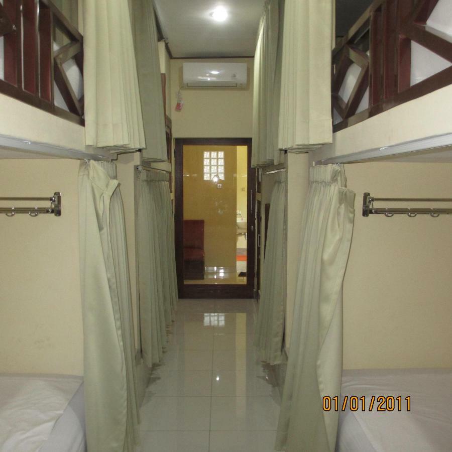 Pondok Aldi Hostel アメッド エクステリア 写真